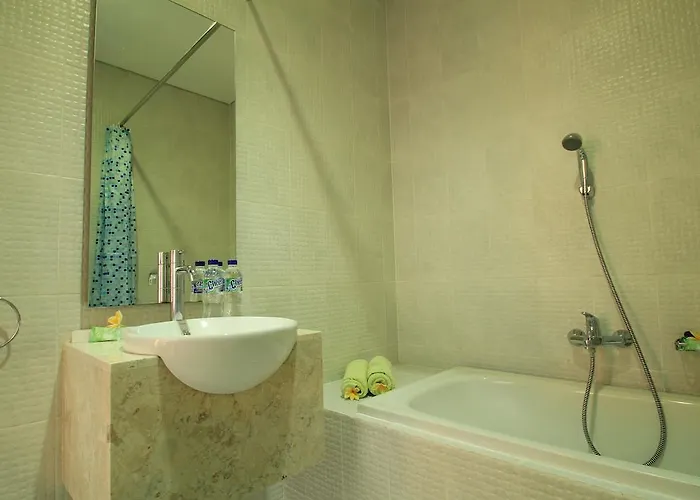 Airport Kuta And Residences ホテル 2*