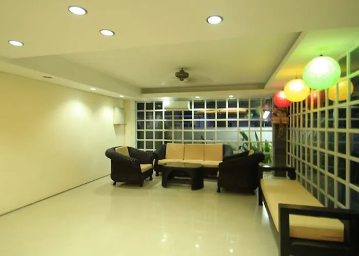 ホテル Airport Kuta And Residences 2*