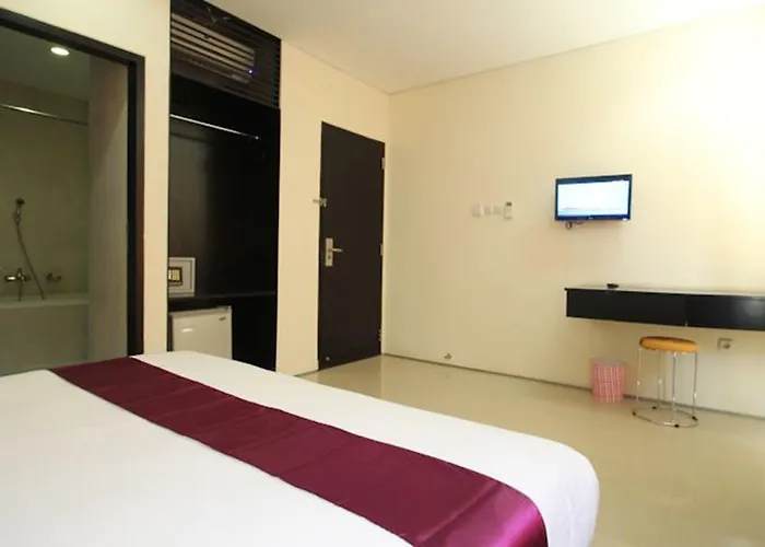 ホテル Airport Kuta And Residences 2*