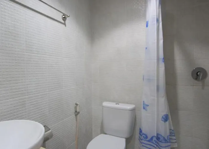 ホテル Airport Kuta And Residences 2*